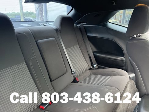 Used 2015 Dodge Challenger SXT image 12