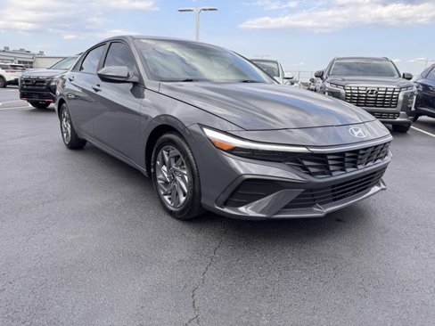 Used 2024 Hyundai Elantra SEL image 7