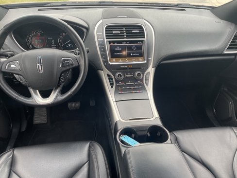 Used 2017 Lincoln MKX Premiere image 3