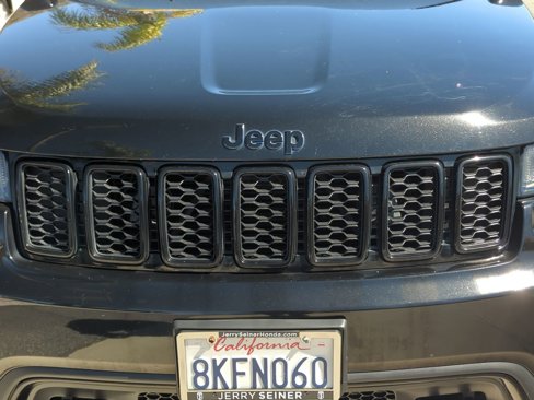 Used 2019 Jeep Grand Cherokee Laredo image 9