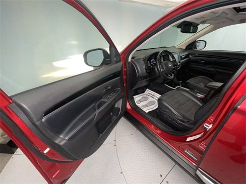 Used 2020 Mitsubishi Outlander SE image 11