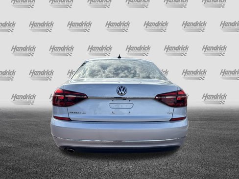 Used 2018 Volkswagen Passat 2.0T SE image 9