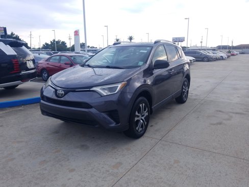 Used 2017 Toyota RAV4 LE image 3