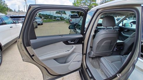 Used 2017 Audi Q7 3.0T Prestige w/ Prestige Package image 11