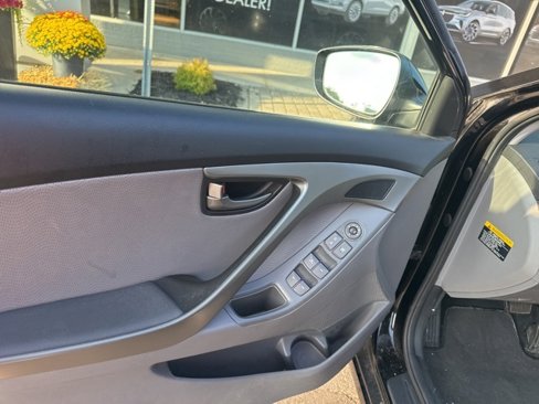 Used 2013 Hyundai Elantra Limited image 9
