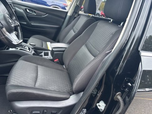 Certified 2019 Nissan Rogue SV image 10
