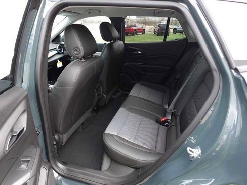 Used 2025 Chevrolet Trax LT w/ LT Convenience Package image 23