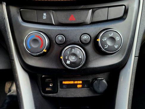 Used 2022 Chevrolet Trax LT w/ LT Convenience Package image 22