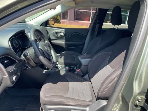 Used 2019 Jeep Cherokee Latitude w/ Popular Appearance Group image 18