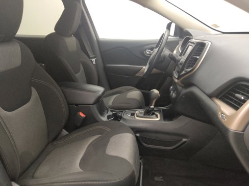 Used 2018 Jeep Cherokee Latitude w/ Altitude Package image 21