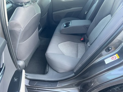 Used 2018 Toyota Camry LE image 27