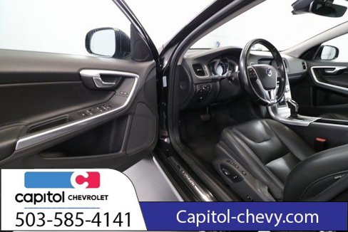 Used 2018 Volvo V60 T5 Cross Country w/ Convenience Package image 6