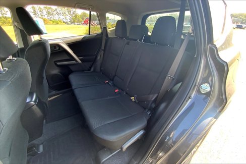 Used 2018 Toyota RAV4 LE image 27