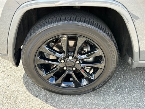 Used 2022 Jeep Grand Cherokee Laredo X image 8