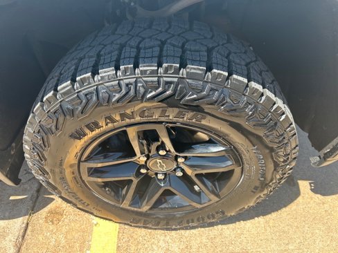 Used 2021 Chevrolet Silverado 1500 LT Trail Boss w/ LPO, Dark Essentials Package image 11