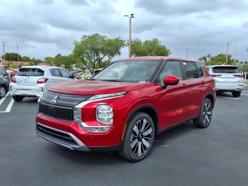 New 2025 Mitsubishi Outlander SE image 1
