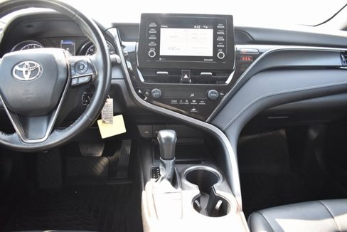 Used 2022 Toyota Camry SE image 16