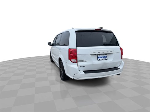 Used 2016 Dodge Grand Caravan SXT image 7