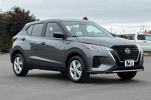 New 2025 Nissan Kicks Play S image 2