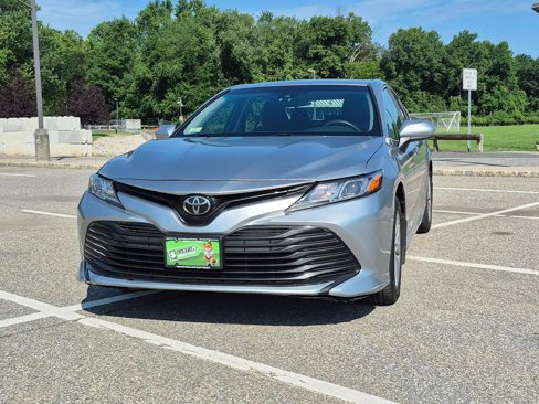 Used 2018 Toyota Camry LE image 1