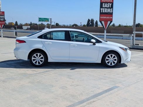Used 2023 Toyota Corolla LE image 4