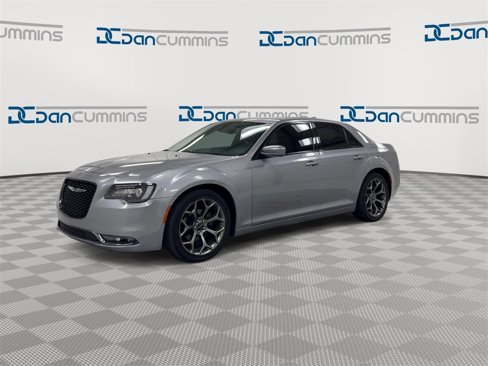 Used 2015 Chrysler 300 S image 4