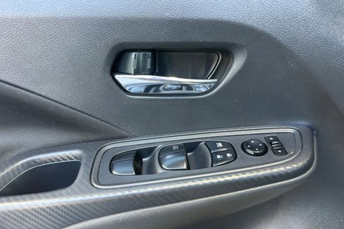 Used 2022 Nissan Versa SV image 11