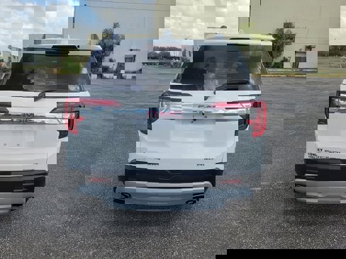 Used 2020 GMC Acadia SLE w/ Driver Convenience Package image 6