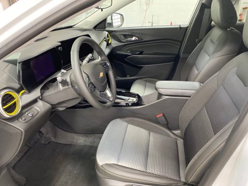 New 2025 Chevrolet Trax LT w/ Driver Confidence Package image 8