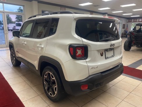Used 2015 Jeep Renegade Latitude w/ Popular Equipment Group image 5