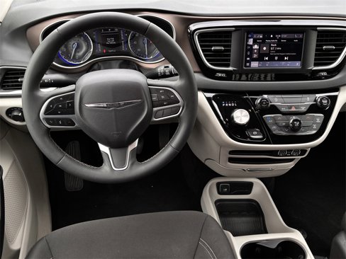 Used 2023 Chrysler Voyager LX image 11