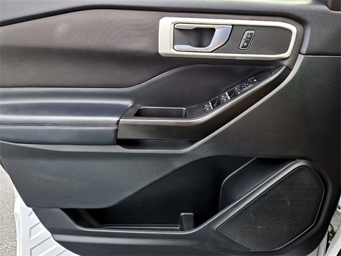 Used 2020 Ford Explorer XLT image 26