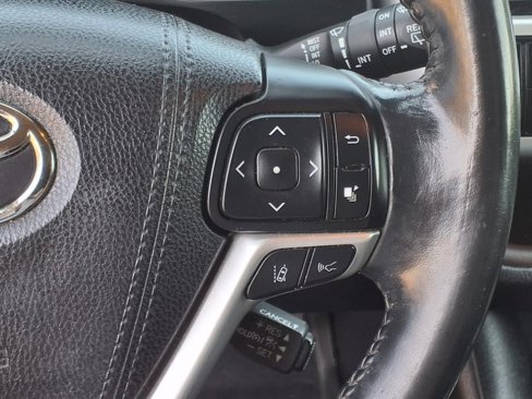 Used 2017 Toyota Highlander XLE image 21