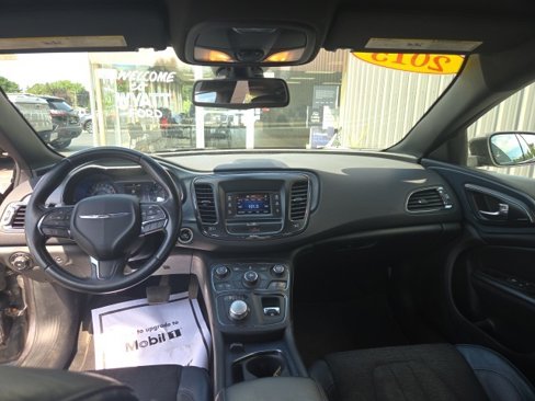 Used 2015 Chrysler 200 S image 16