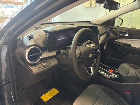 New 2025 Chevrolet Trax LT w/ Driver Confidence Package image 17