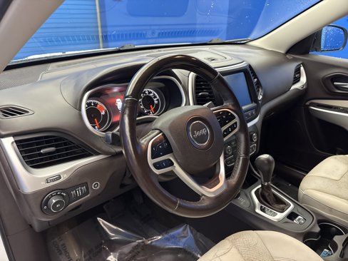 Used 2018 Jeep Cherokee Overland w/ Technology Group image 11