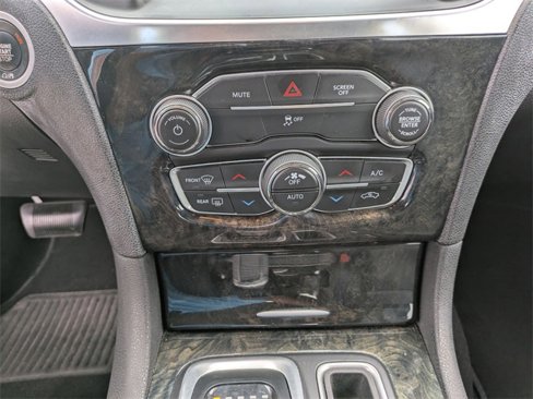 Used 2019 Chrysler 300 Limited image 26