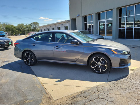 Used 2024 Nissan Altima 2.5 SR image 2