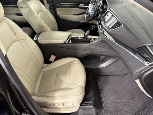 Used 2018 Buick Enclave Essence image 11