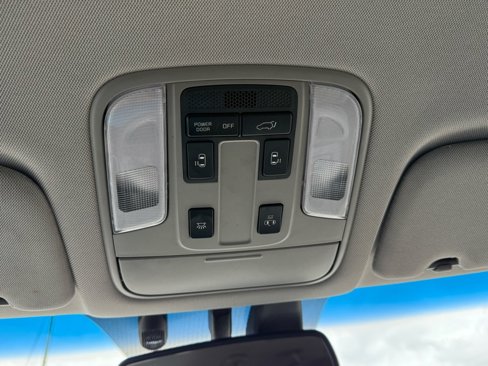 Used 2017 Kia Sedona SX Limited image 24
