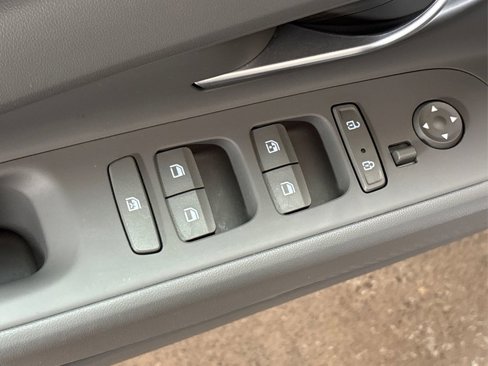 Used 2023 Hyundai Elantra SEL image 32