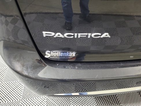 Used 2021 Chrysler Pacifica Touring w/ Cold Weather Group image 9