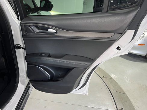 Used 2022 Alfa Romeo Stelvio Ti image 44