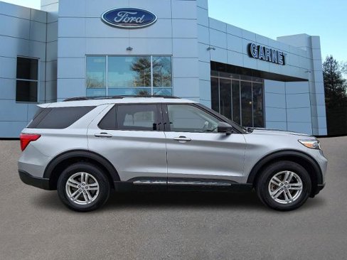Certified 2022 Ford Explorer XLT w/ Equipment Group 202A image 7