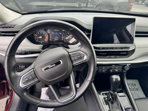 Used 2022 Jeep Compass Limited image 17