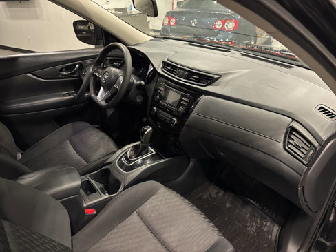 Used 2017 Nissan Rogue S image 19