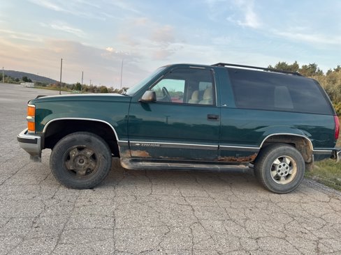 Used 1998 Chevrolet Tahoe 4WD 2-Door w/ Preferred Equipment Group 2 image 3
