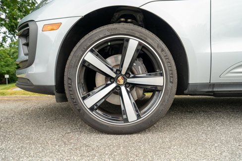 Certified 2024 Porsche Macan image 11