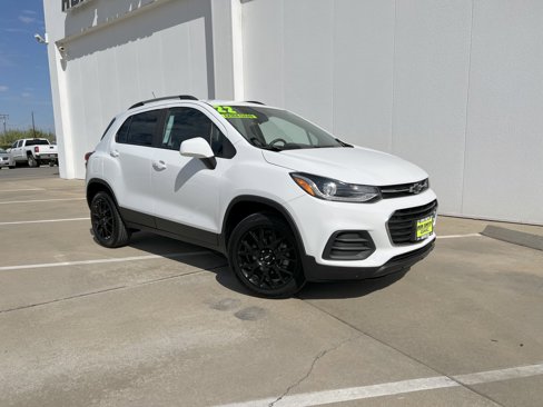 Used 2022 Chevrolet Trax LT w/ Sport Edition image 2