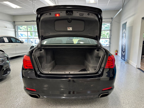 Used 2011 BMW 740Li image 27